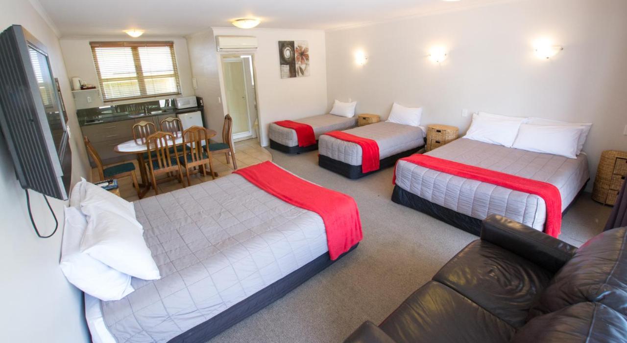 Absolute Lake View Motel 타우포 호 외부 사진