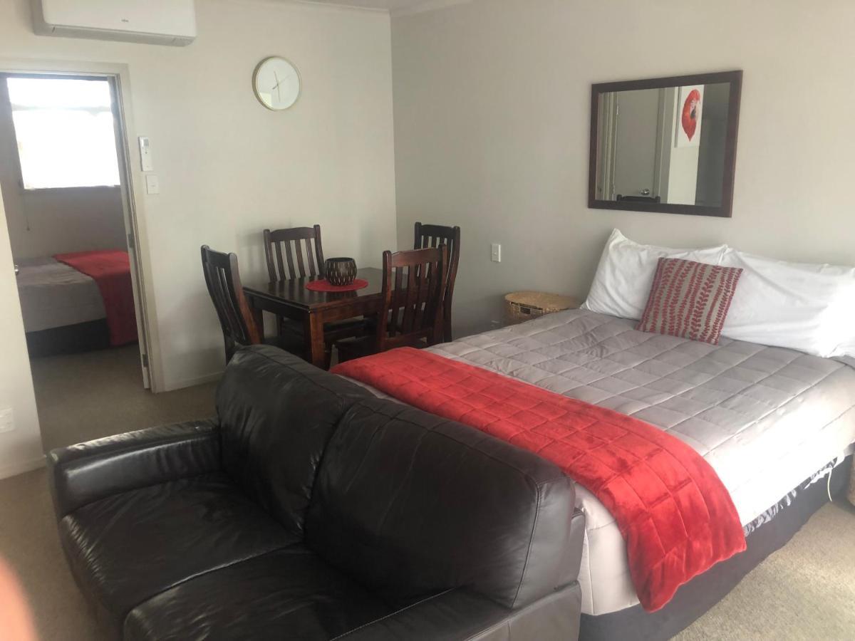 Absolute Lake View Motel 타우포 호 외부 사진