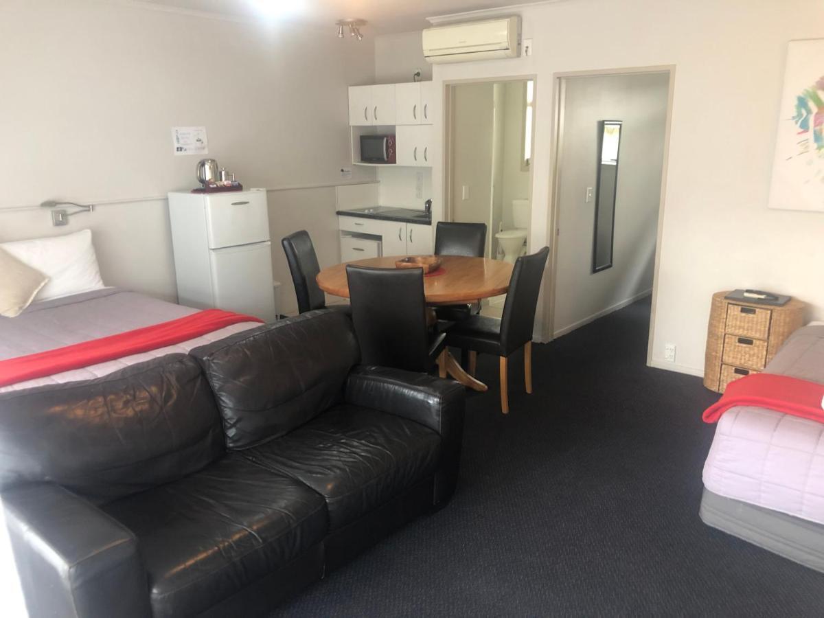 Absolute Lake View Motel 타우포 호 외부 사진