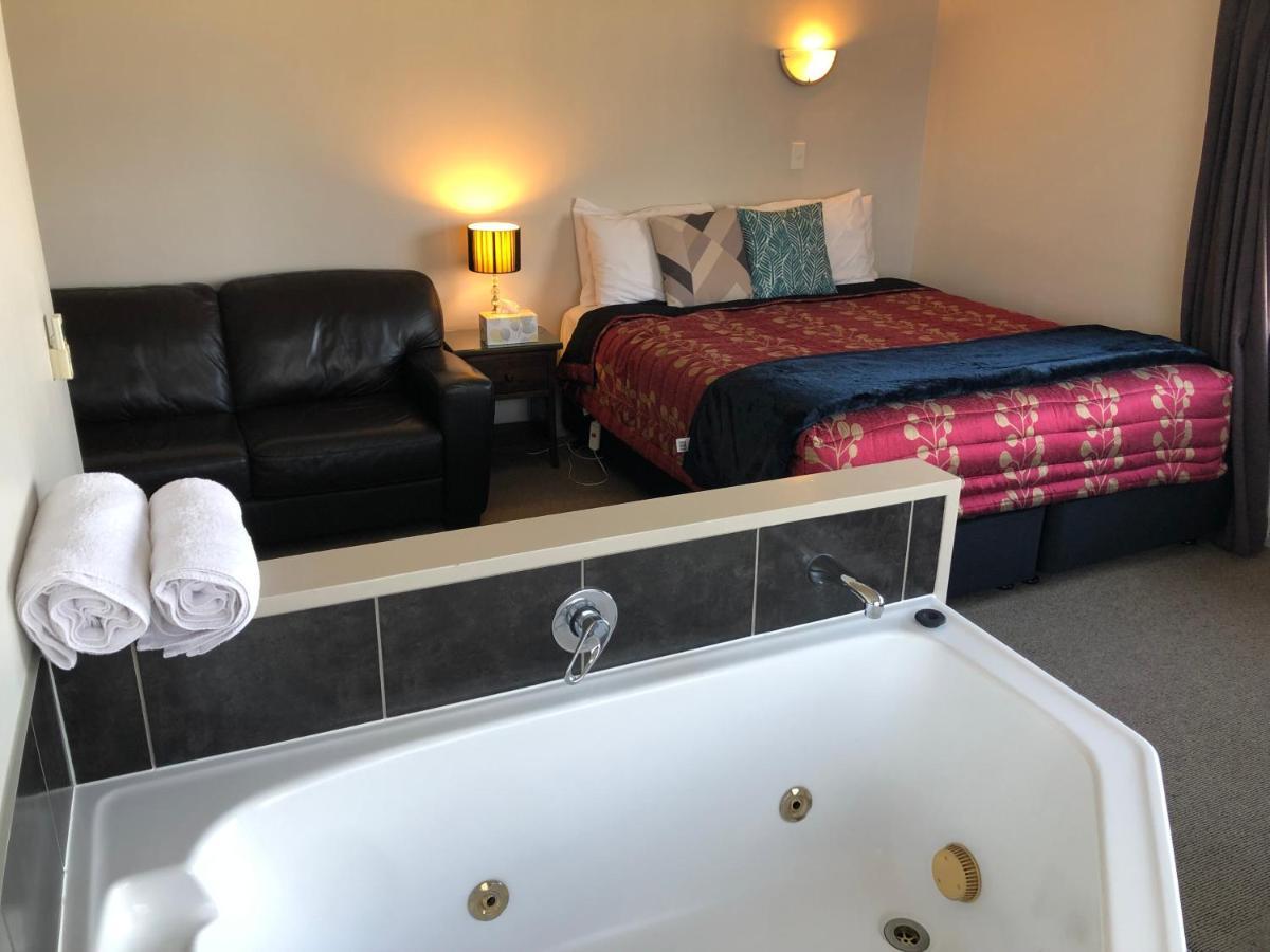 Absolute Lake View Motel 타우포 호 외부 사진