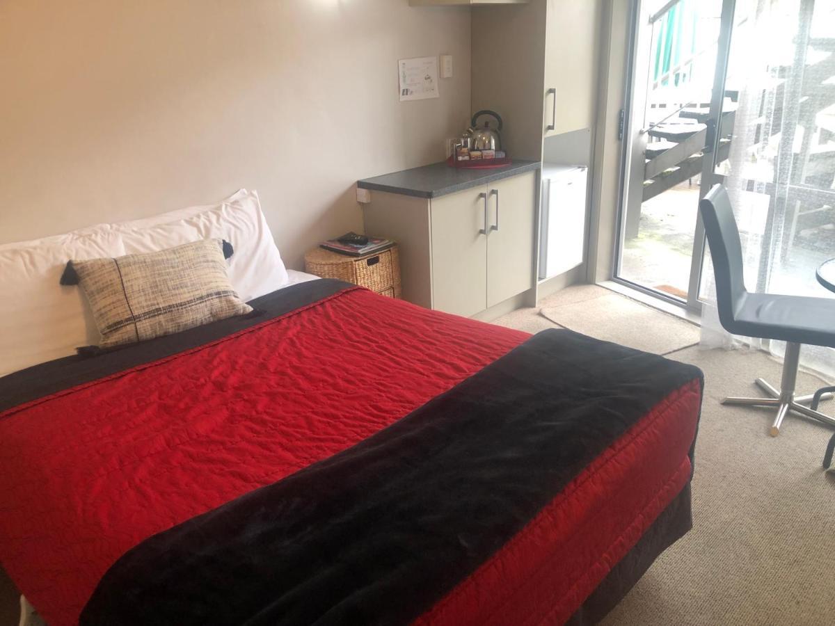 Absolute Lake View Motel 타우포 호 외부 사진