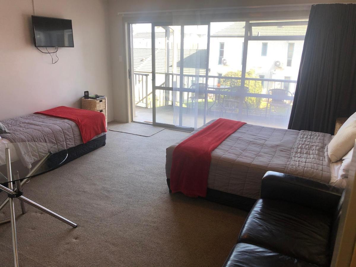 Absolute Lake View Motel 타우포 호 외부 사진