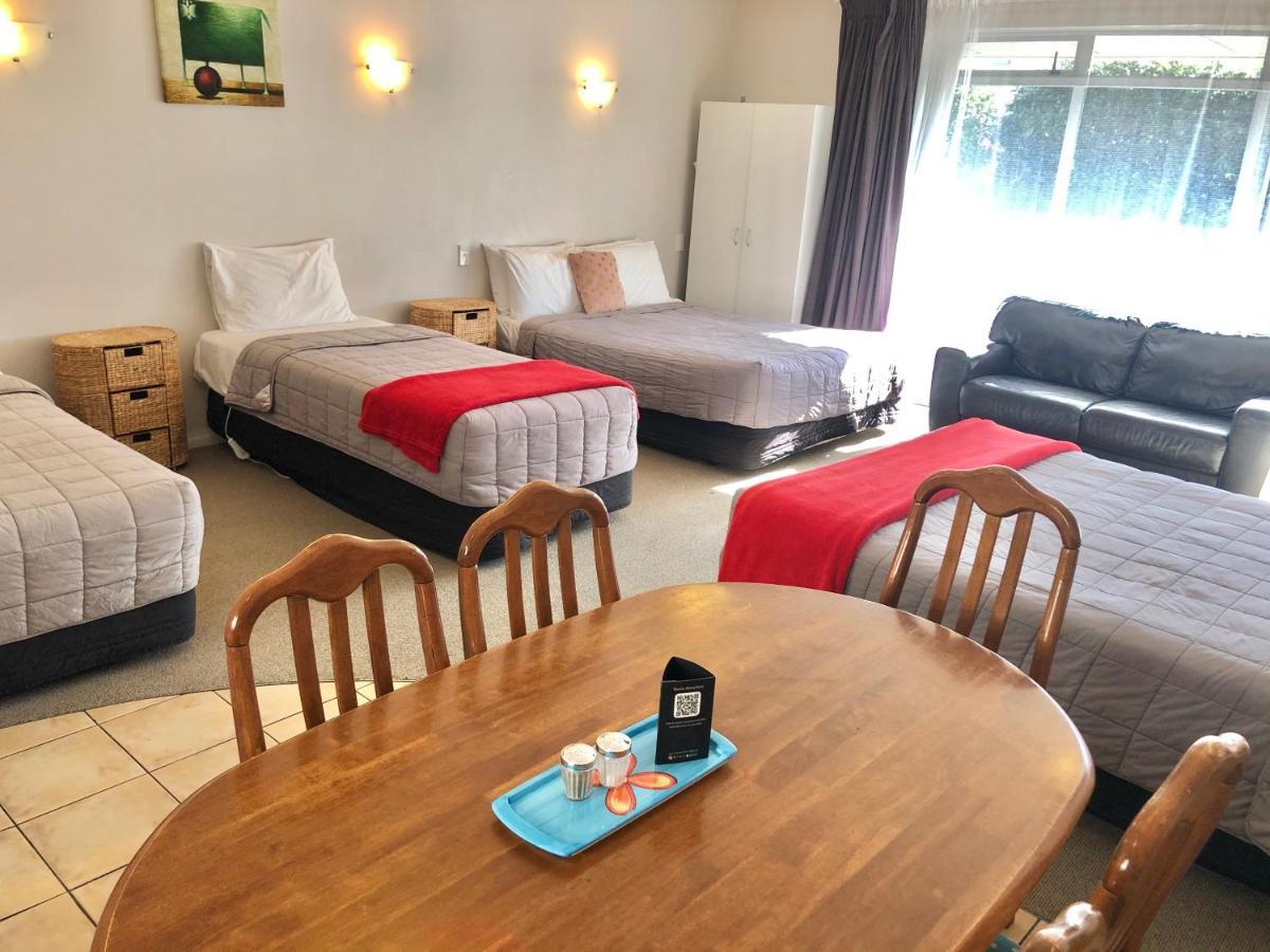 Absolute Lake View Motel 타우포 호 외부 사진