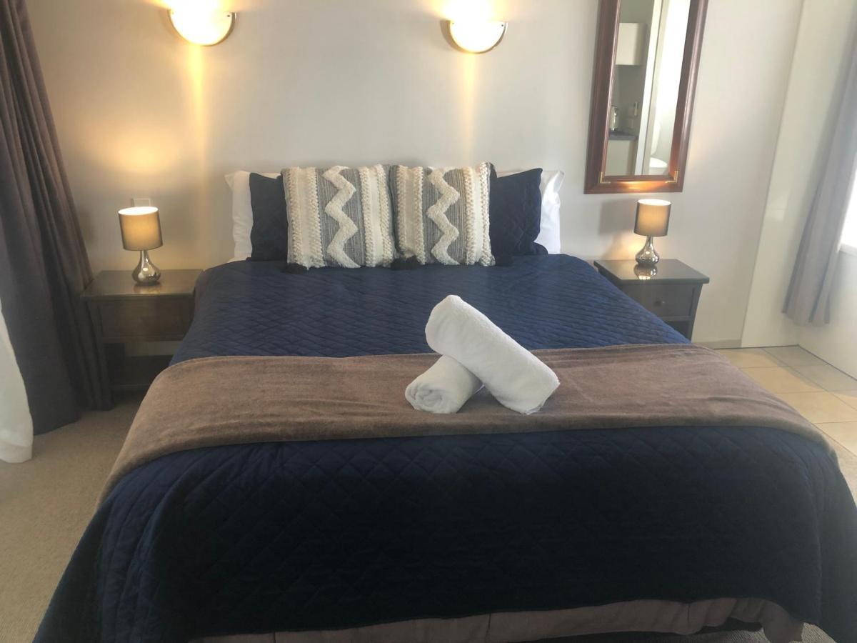 Absolute Lake View Motel 타우포 호 외부 사진