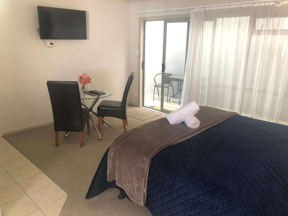 Absolute Lake View Motel 타우포 호 외부 사진