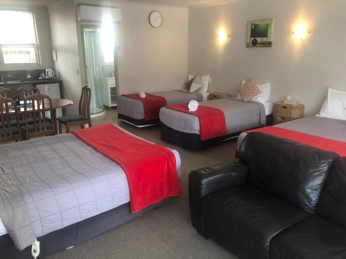 Absolute Lake View Motel 타우포 호 외부 사진