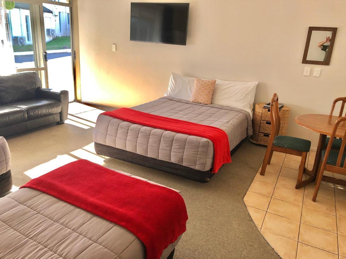 Absolute Lake View Motel 타우포 호 외부 사진