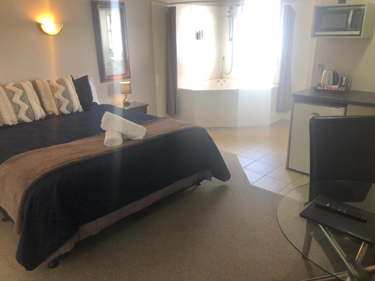 Absolute Lake View Motel 타우포 호 외부 사진