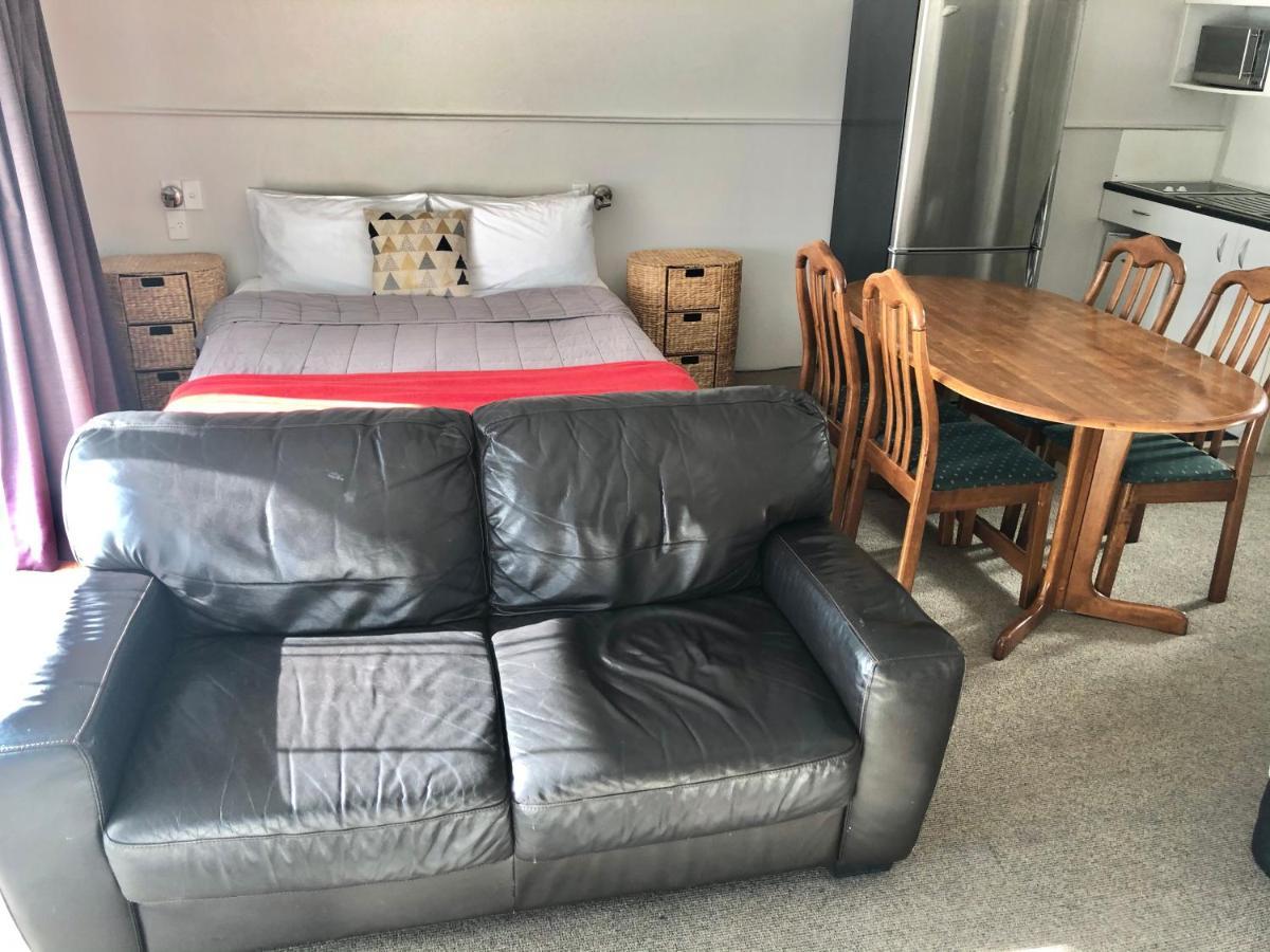 Absolute Lake View Motel 타우포 호 외부 사진