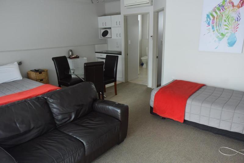 Absolute Lake View Motel 타우포 호 외부 사진