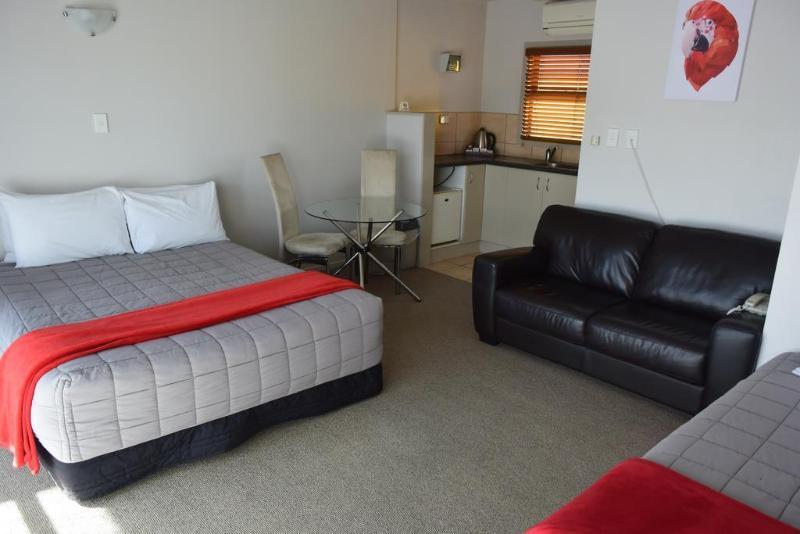 Absolute Lake View Motel 타우포 호 외부 사진