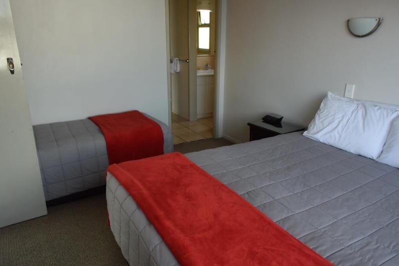 Absolute Lake View Motel 타우포 호 외부 사진