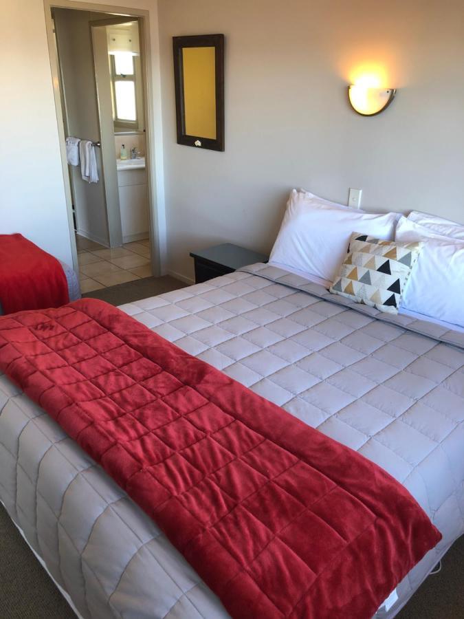 Absolute Lake View Motel 타우포 호 외부 사진
