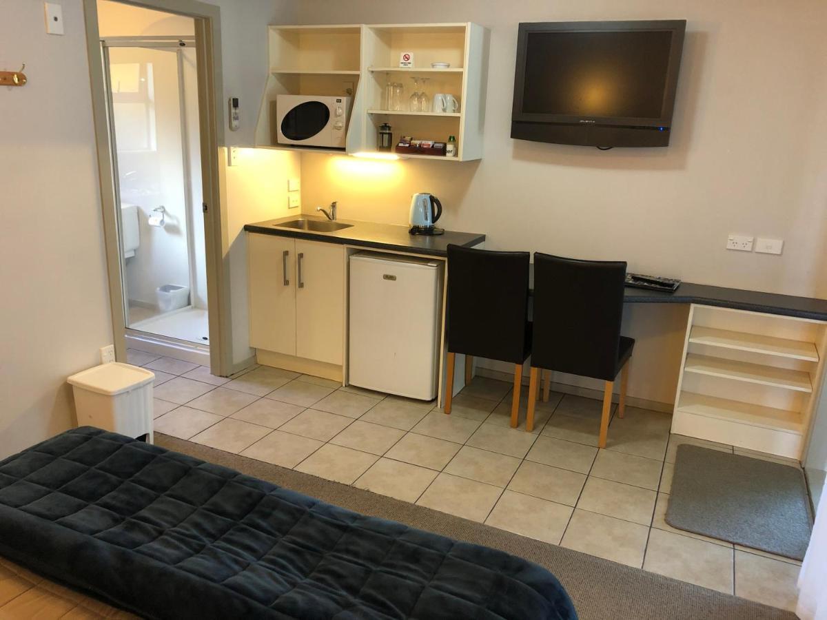 Absolute Lake View Motel 타우포 호 외부 사진
