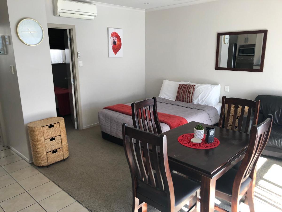 Absolute Lake View Motel 타우포 호 외부 사진