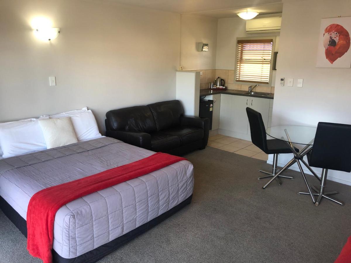 Absolute Lake View Motel 타우포 호 외부 사진