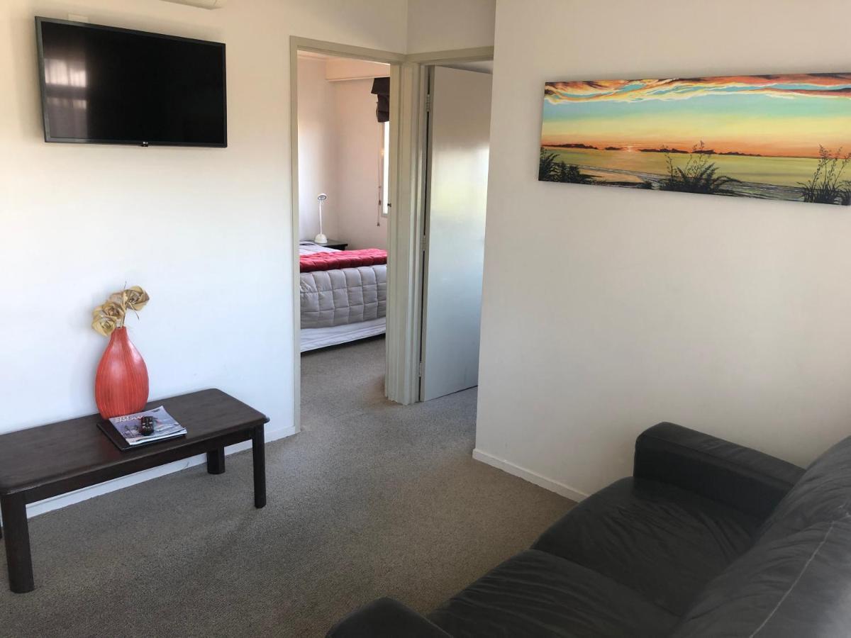 Absolute Lake View Motel 타우포 호 외부 사진